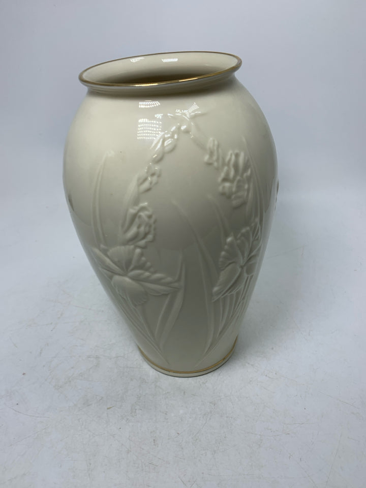 LARGE MASTERPIECE COLLECTION IRIS VASE W/ GOLD EDGE.