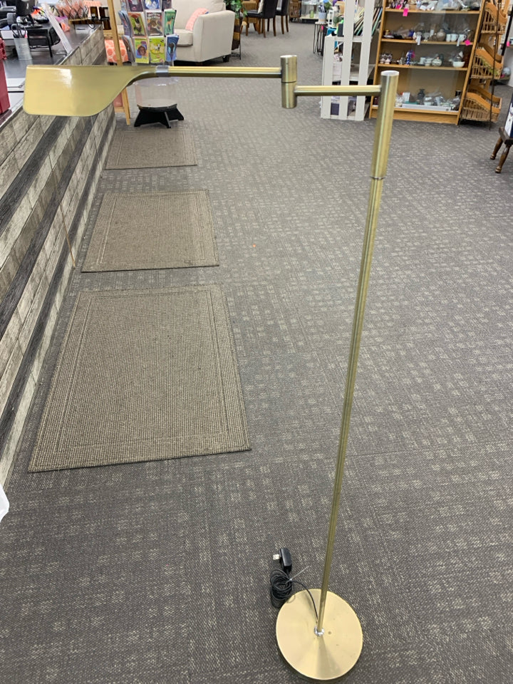 BRASS FLOOR LAMP W/3-WAY TOUCH LIGHT.