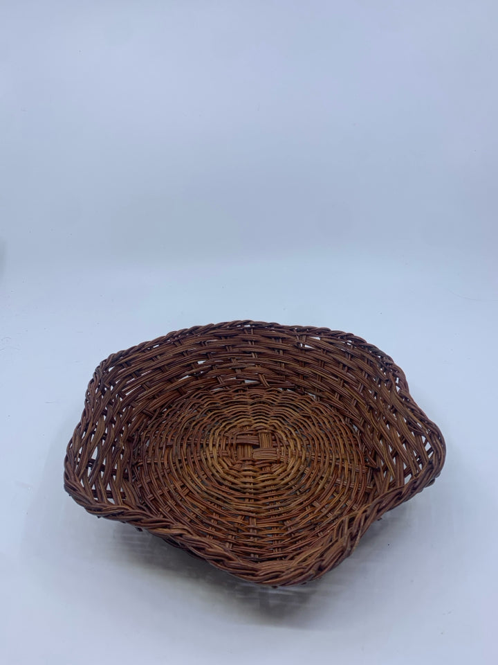 DARK WAVY EDGE WICKER BASKET.