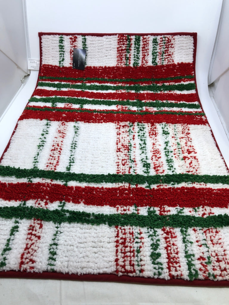 RED AND GREEN BATH MAT.