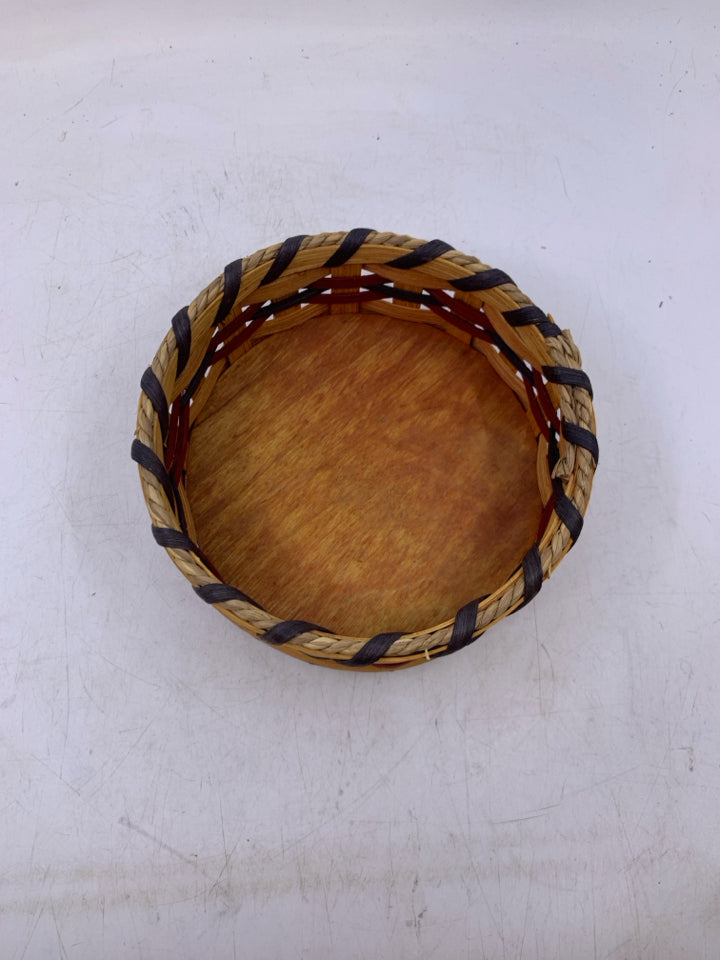 SMALL BLUE RED WOVEN LAZY SUSAN BASKET 3.