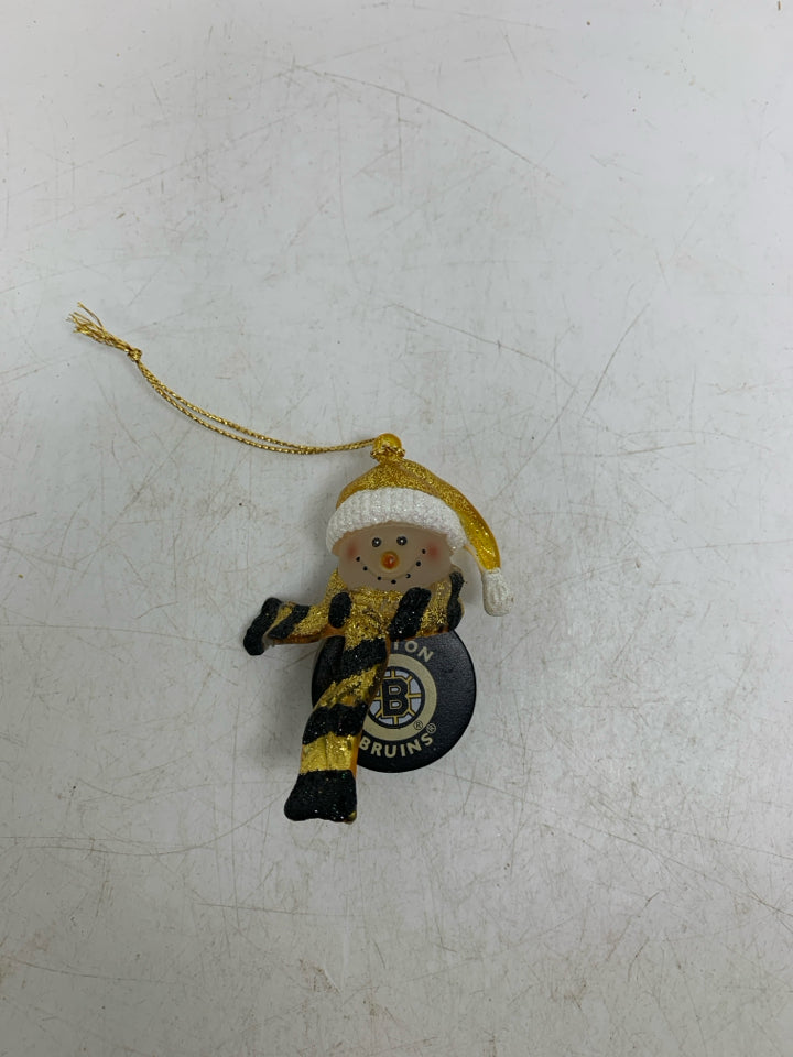 BOSTON BRUINS SNOWMAN/ HOCKEY PUCK ORNAMENT.
