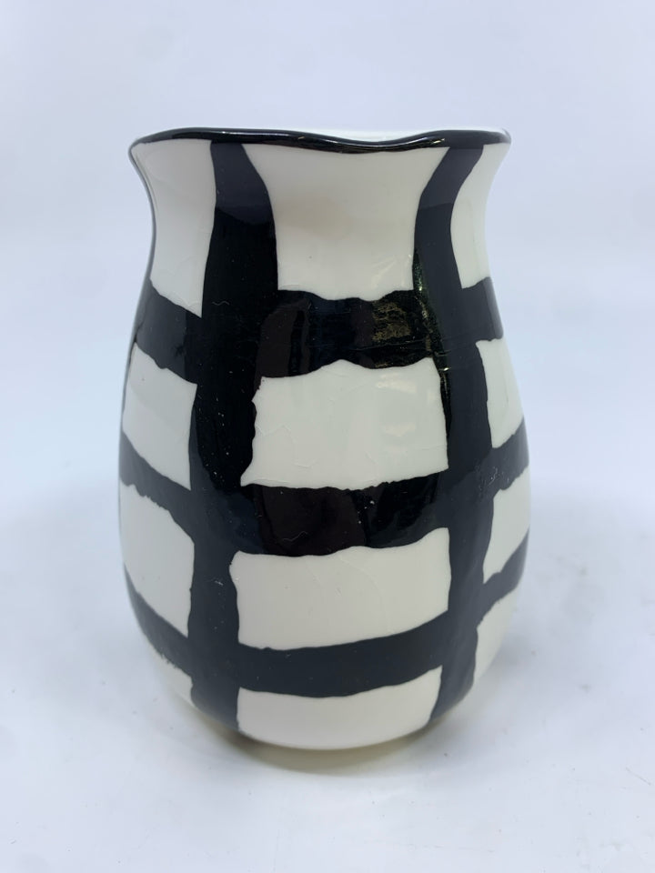 B&W CHECKERED VASE.