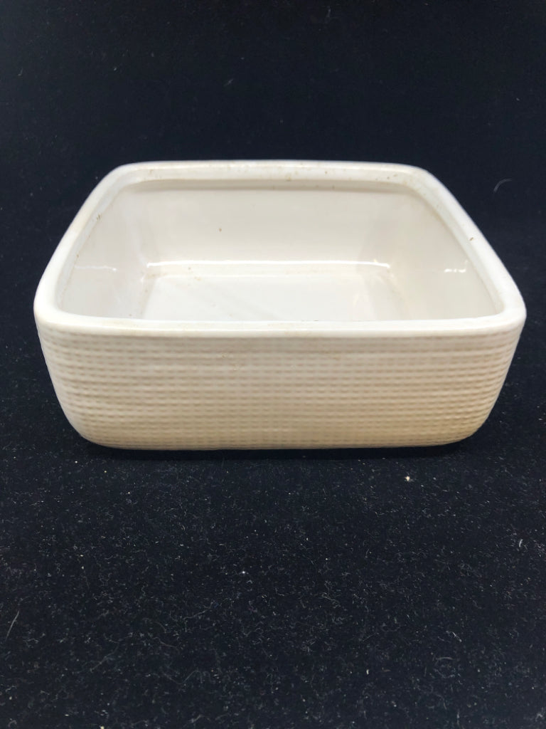 WHITE SQUARE CERAMIC PLANTER.