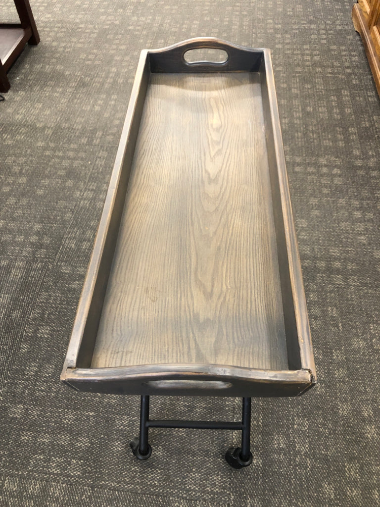 GREY WOOD TRAY TABLE ON FOLDING METAL STAND.