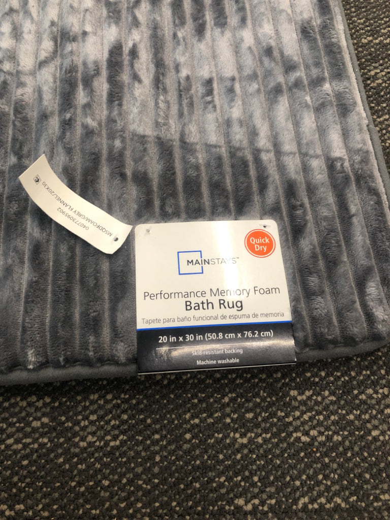 NWT GRAY MEMORY FOAM BATH RUG.