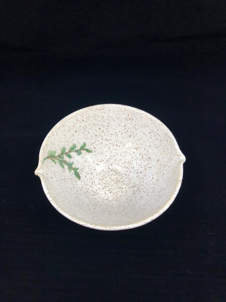 SMALL CREAM POTTERY BOWL W DOUBLE SPOUTS.
