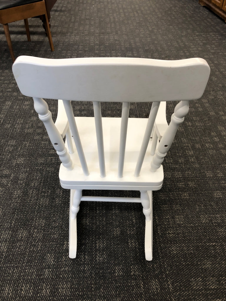 CHILDRENS WHITE WOOD ROCKING CHAIR.