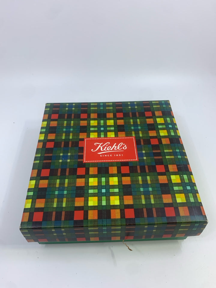 NEW KIEHLS MENS BATH SET.