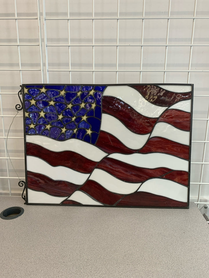 LG STAINED GLASS AMERICAN FLAG SUNCATCHER.