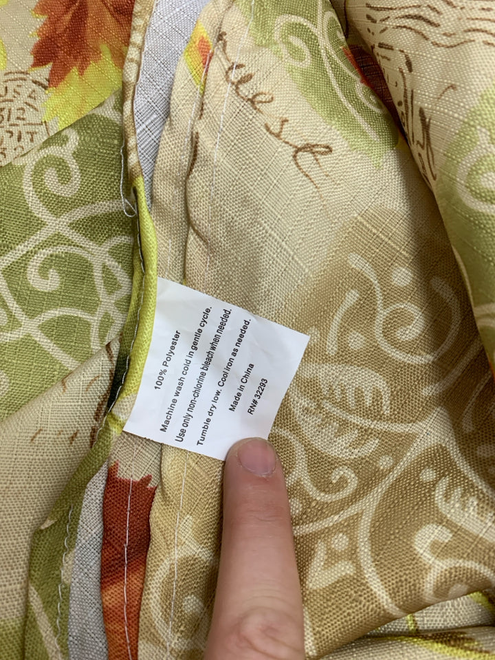 SCRIPT/FALL LEAVE TABLE CLOTH.