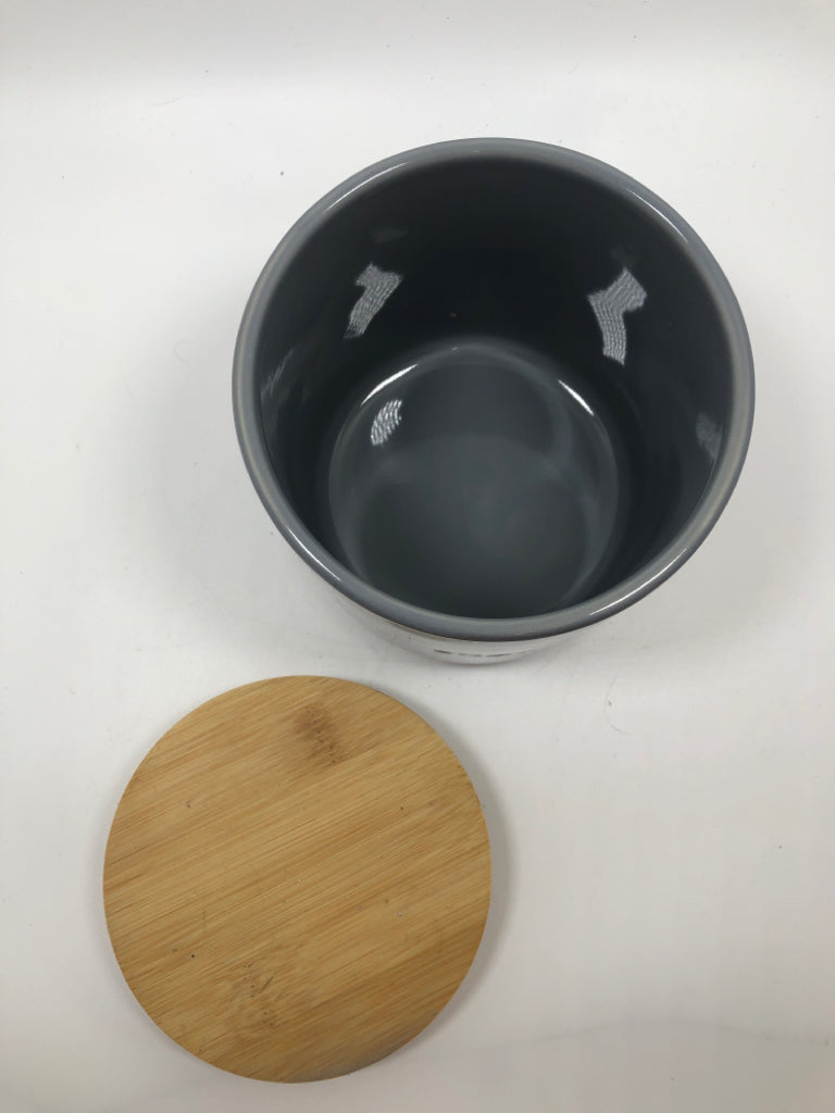 GREY SUGAR BOWL W/WOOD LID.