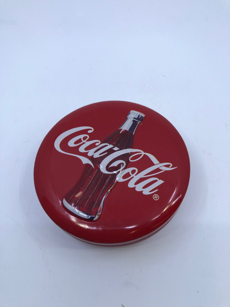 SHALLOW CIRCLE COKE TIN.