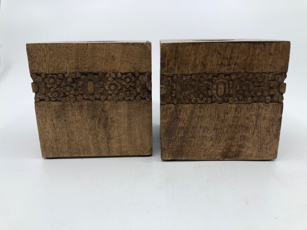 2 SQUARE WOOD CARVED FLOWERS TEA LIGHT HOLDERS.