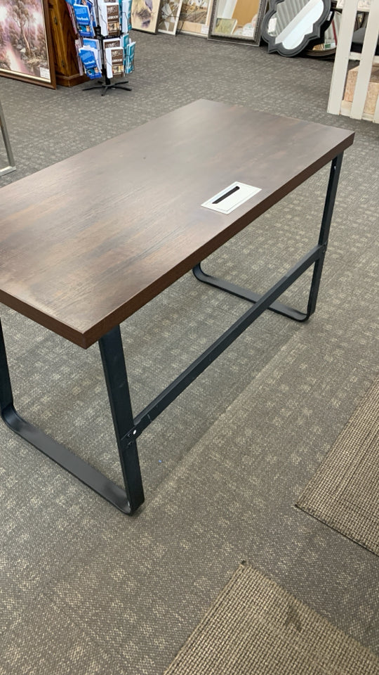 RUSTIC WOOD TOP DESK W/BLACK METAL FRAME.