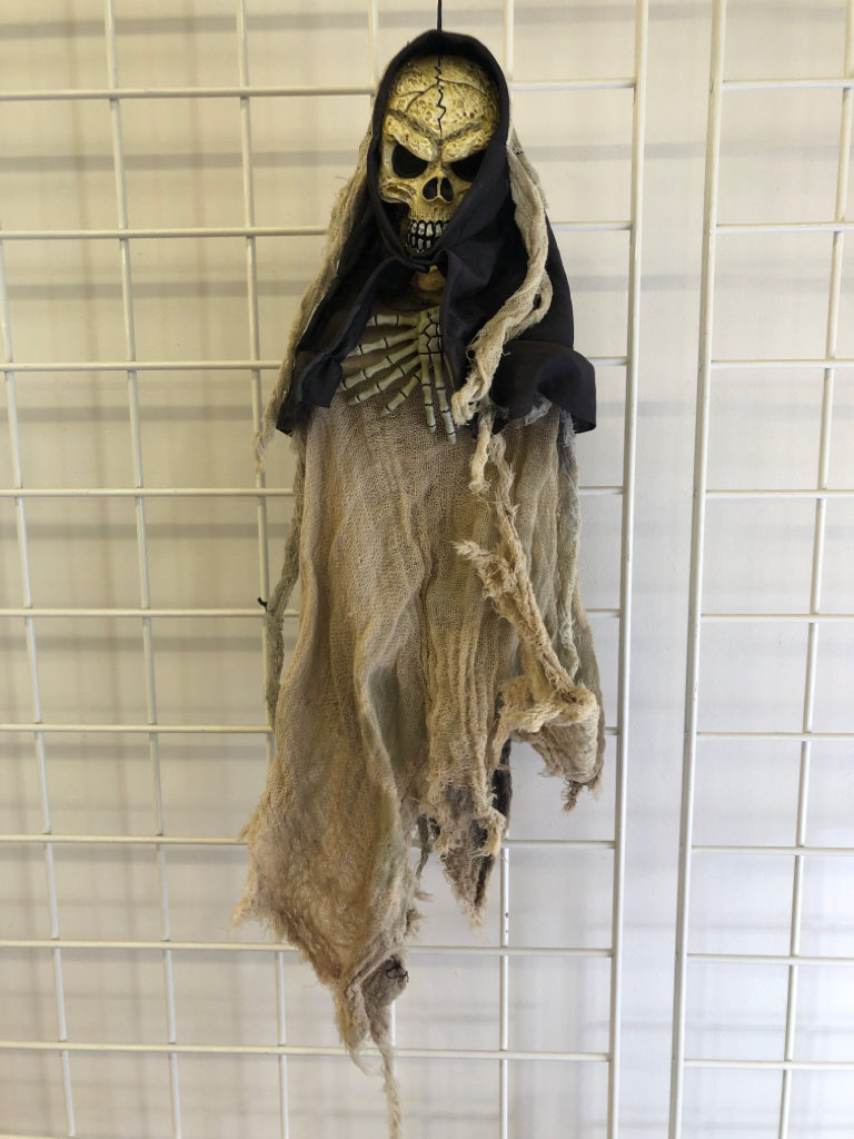 HANGING GHOST SKELETON.