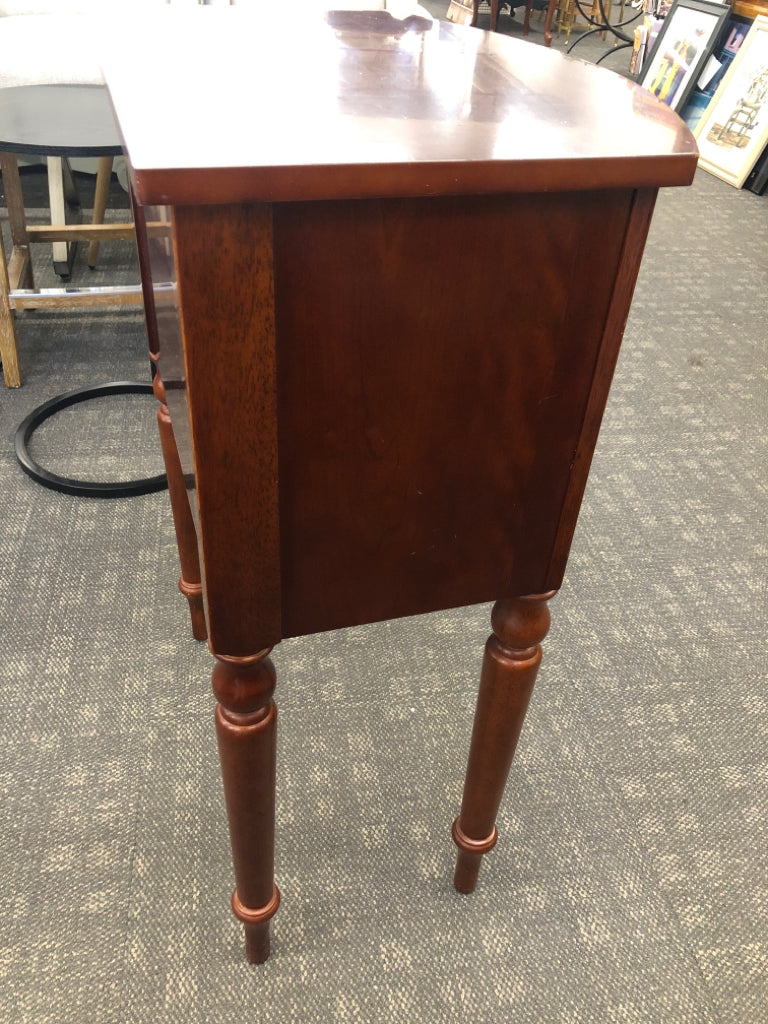 2-DRAWER WOODEN SIDE TABLE.