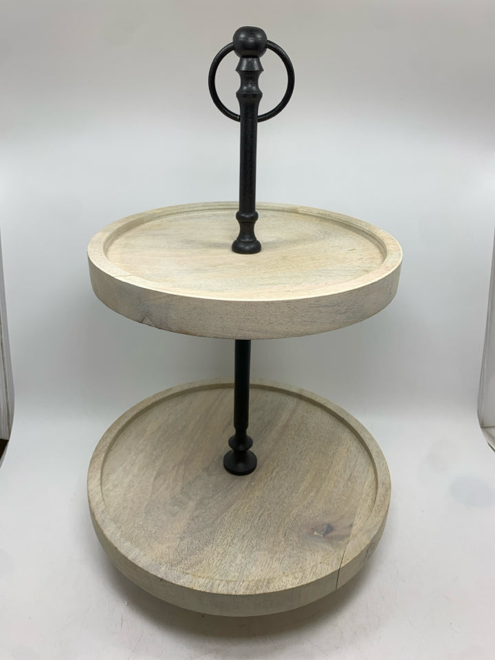 2-TIER DISTRESSED DISPLAY TRAY.