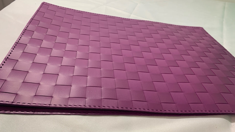 4 PLASTIC WOVEN PURPLE PLACEMATS.