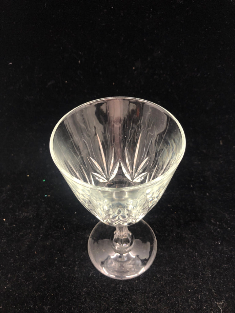 4 CUT GLASS BOTTOM WINE GLASSES.