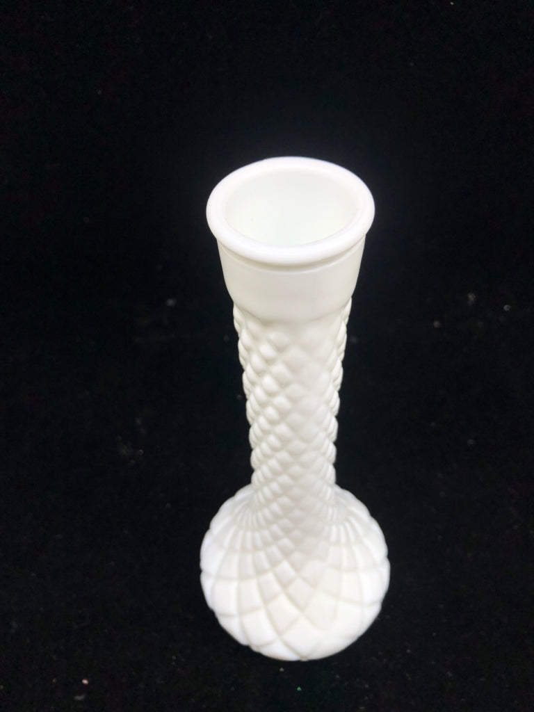 VTG DIAMOND PATTERN SKINNY BUD VASE.