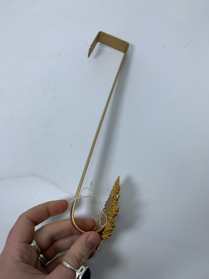 GOLD METAL TREE OVER THE DOOR WREATH HANGER.