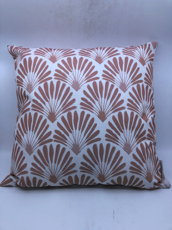 PEACH AND WHITE FAN PATTERN OUTDOOR PILLOW.