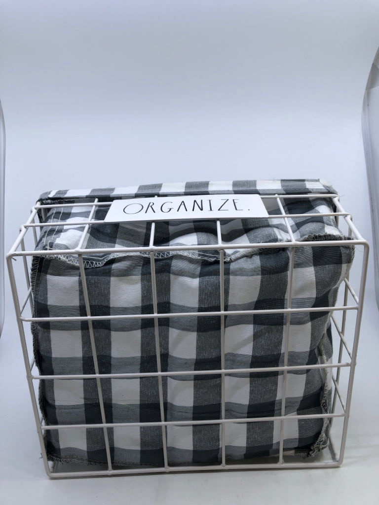 WHITE METAL ORGANIZE BASKET W/GREY PLAID LINING.