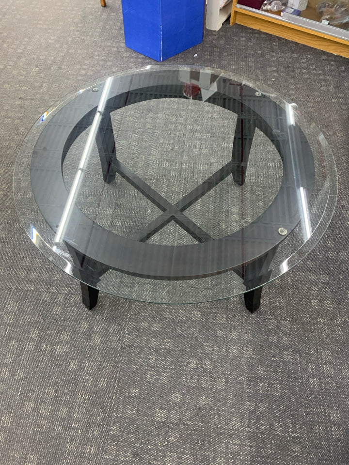 GLASS TOP METAL COFFEE TABLE.