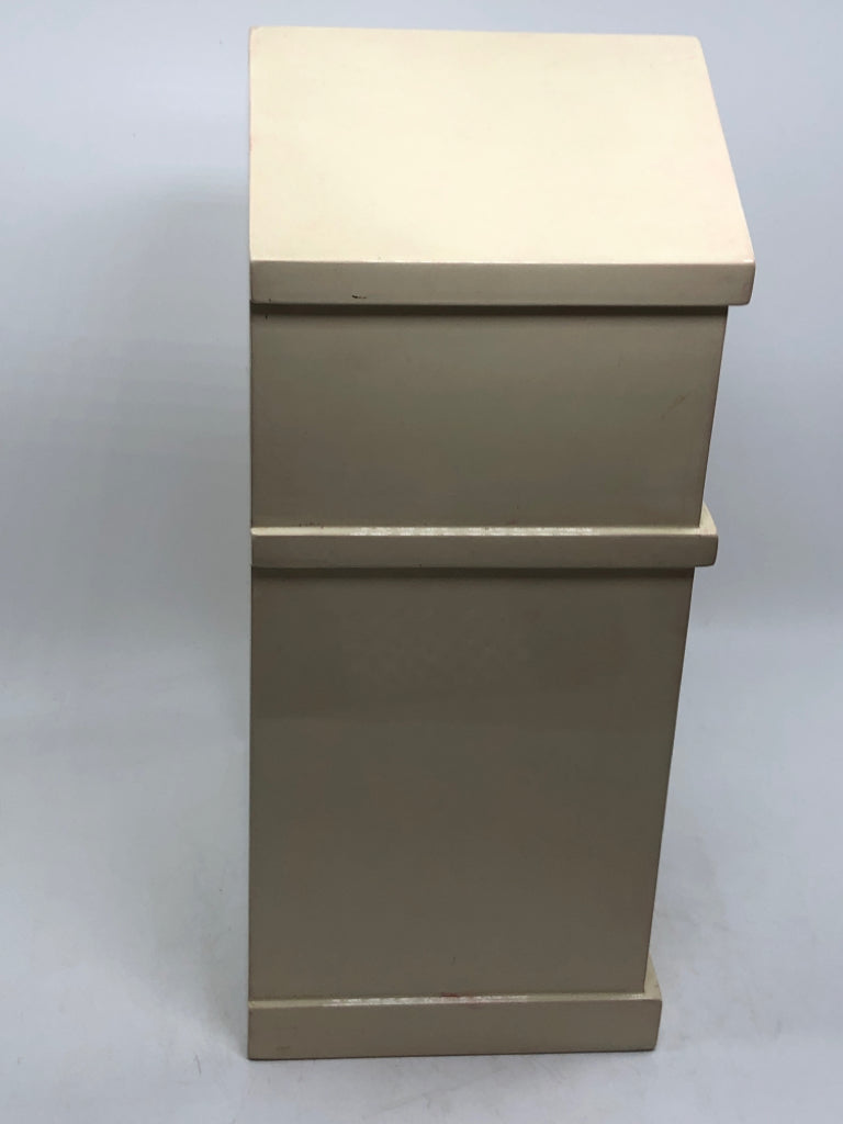 HOUSE PAINTED JEWELRY BOX.
