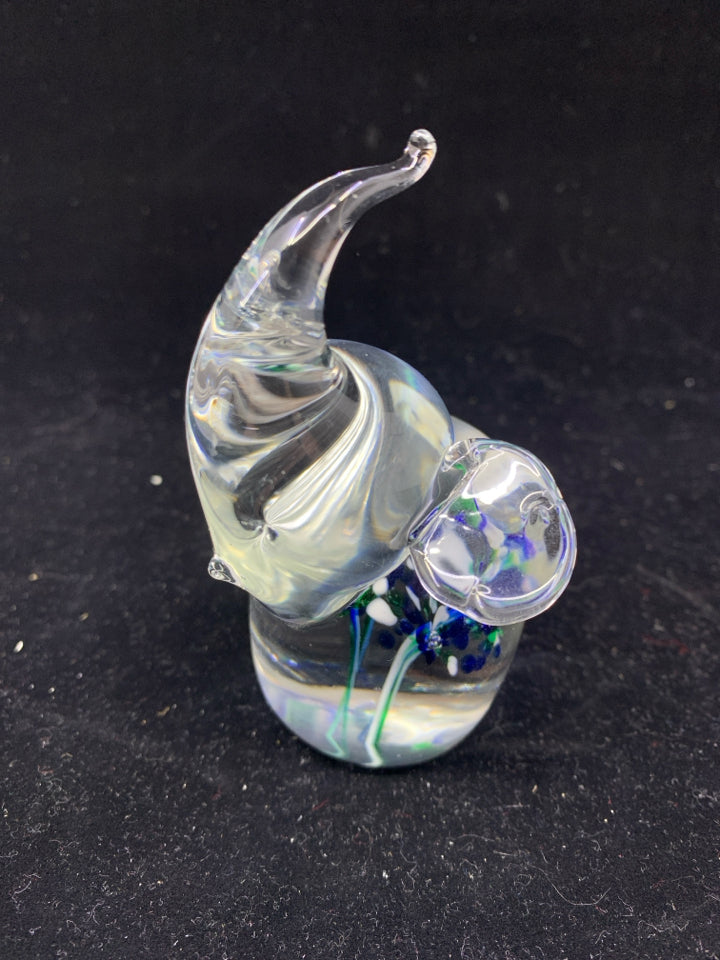 GLASS ELEPHANT PAPER WEIGHT.