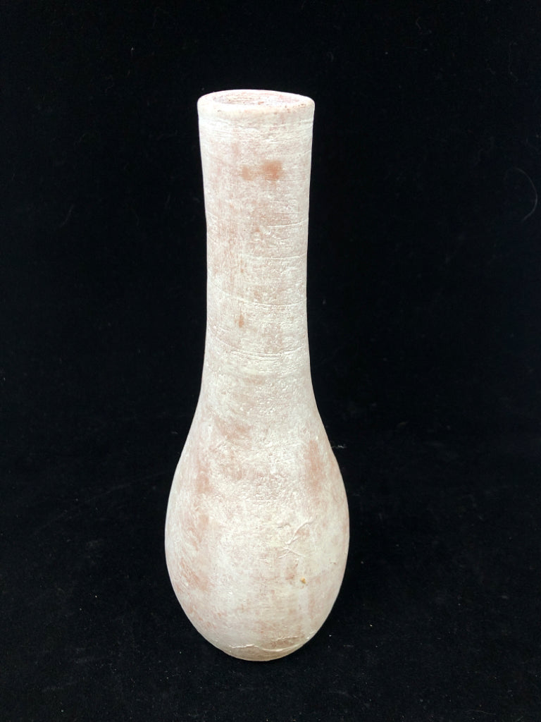 BROWN POTTERY FLOWER VASE.
