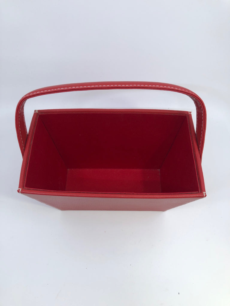 RED RECTANGLE LEATHER BASKET WITH HANDLE.