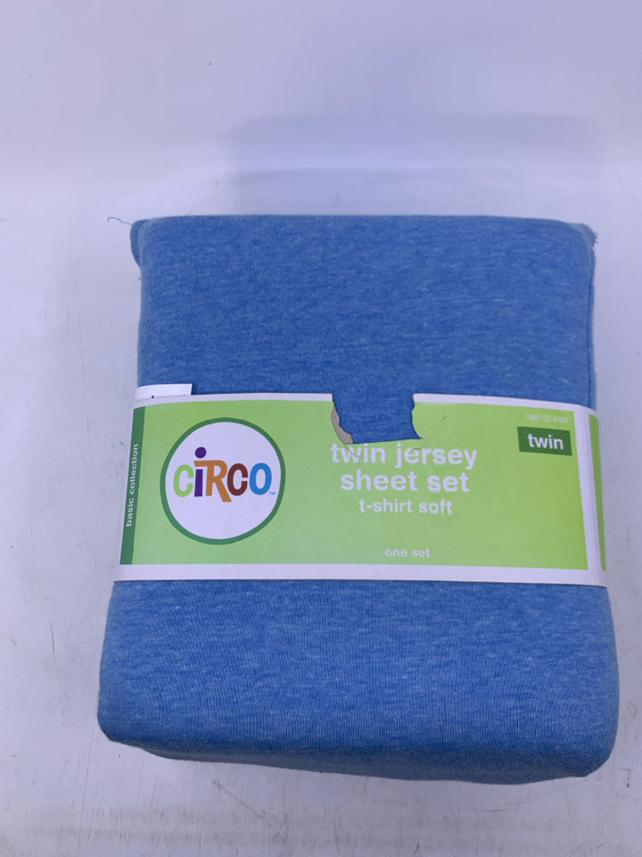 LIGHT BLUE JERSEY SHEET SET.