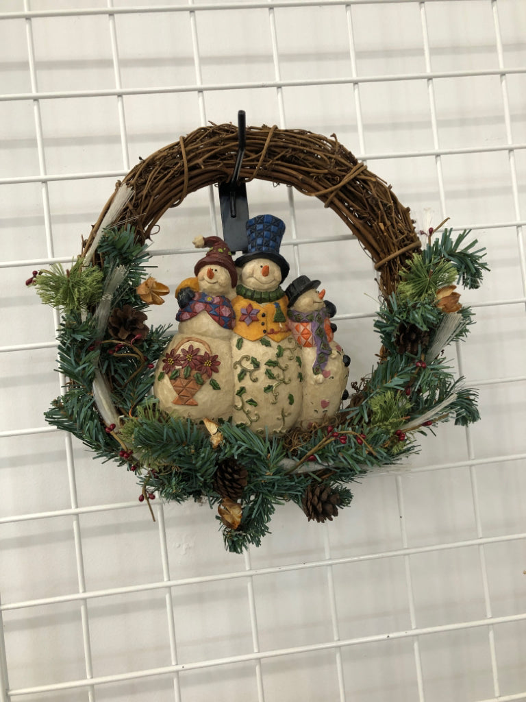 LIGHT-UP SNOWMAN WREATH.