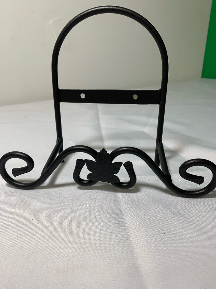 NIB LONGABERGER WROUGHT IRON EASEL.