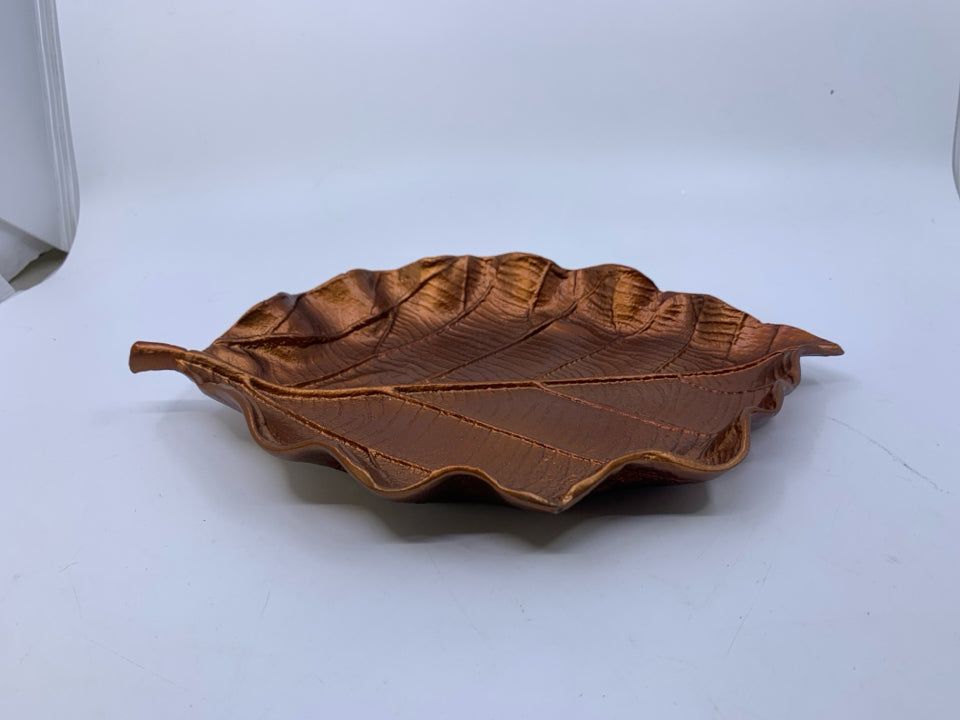 METAL RUST COLORED TEXTURE LEAF SHAPE CATCH ALL DISH.