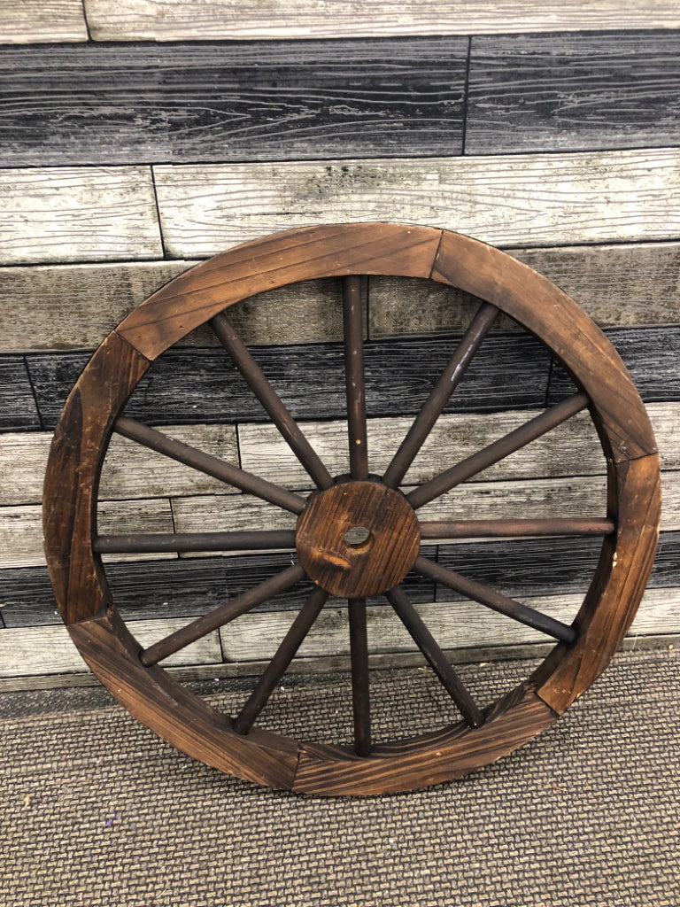 WOODEN WAGON WHEEL DECOR.