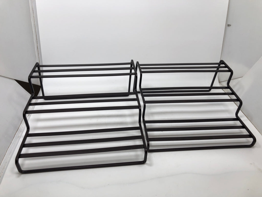 2PC BROWN METAL STACKABLE SHELF.