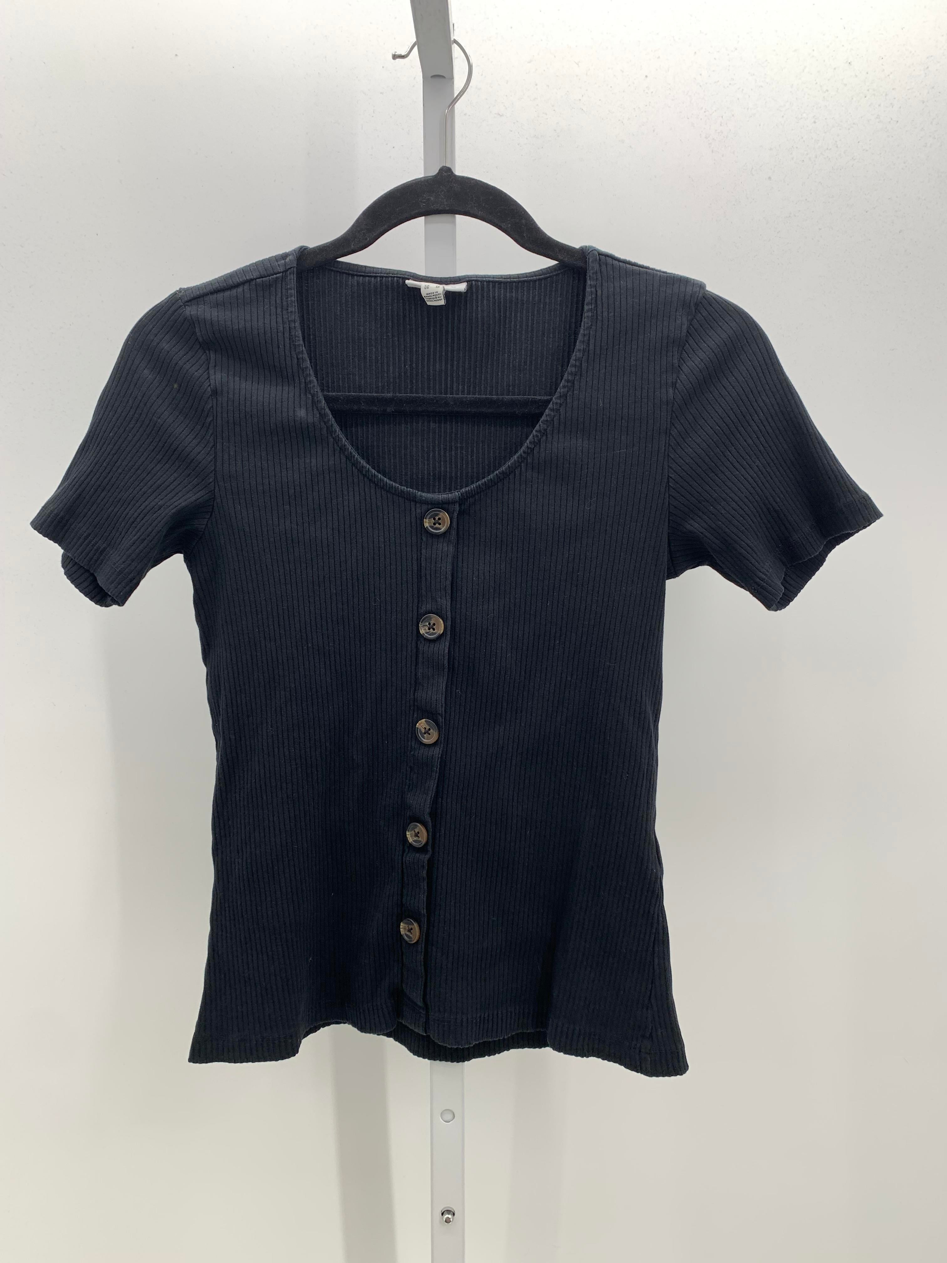 Size Medium Juniors Short Sleeve Shirt