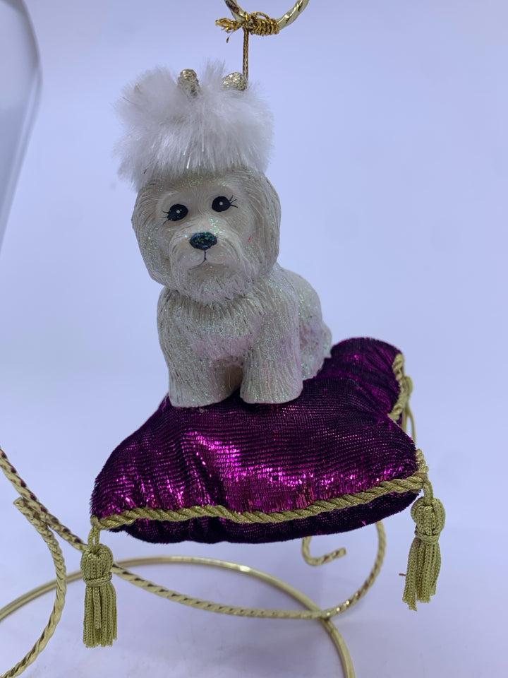 POODLE ON PILLOW HANGING DECOR.