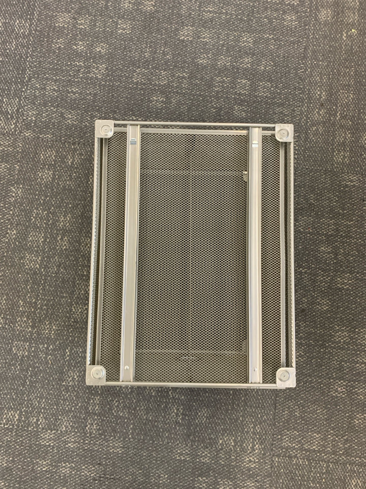 METAL ORGANIZER DRAWER.