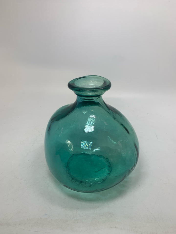 RECYCLED SPHERE GLASS VASE SHORT NECK.