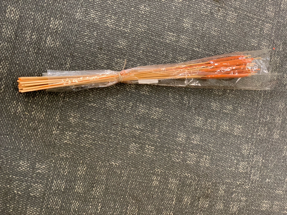 FAUX CAT TAILS VASE FILLER.