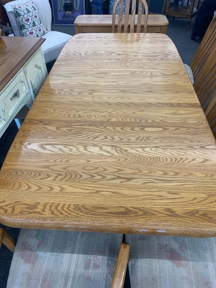 OAK WOOD TABLE W LEAF + 6 CHAIRS.