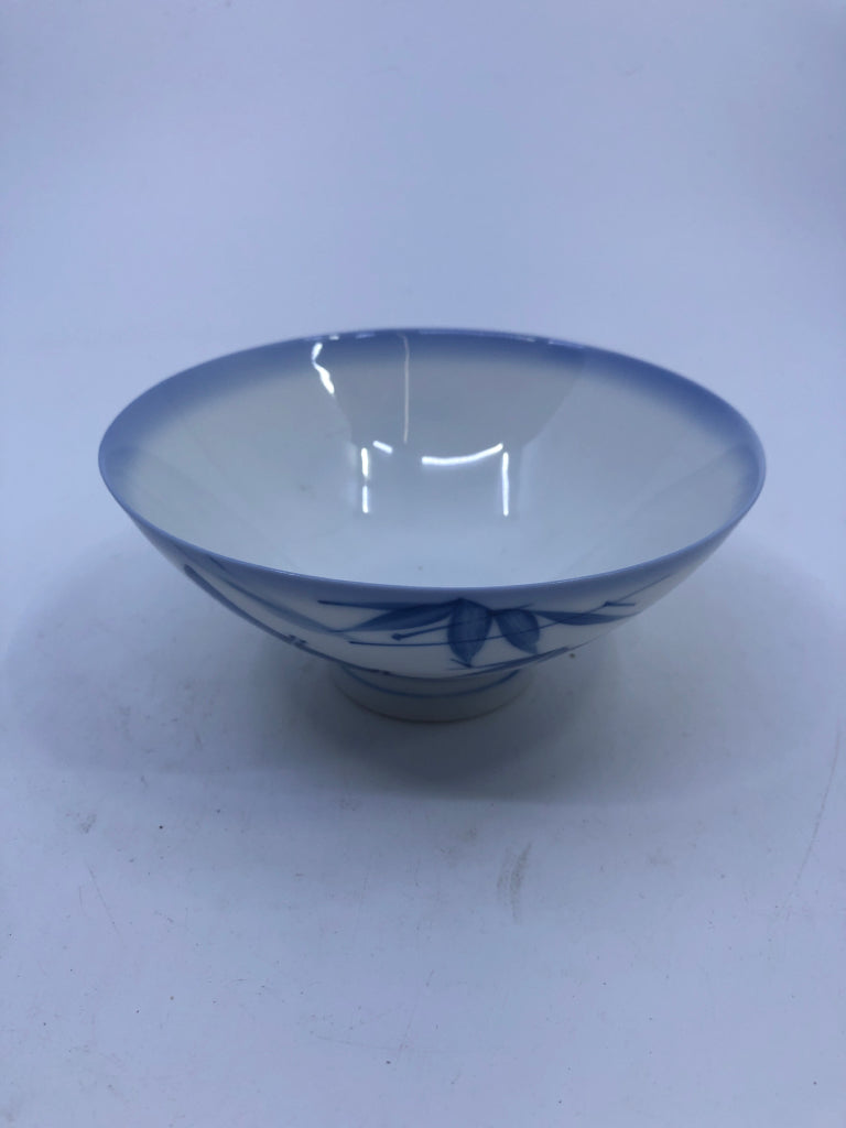 BLUE BAMBOO AND LEAVES BOWL.