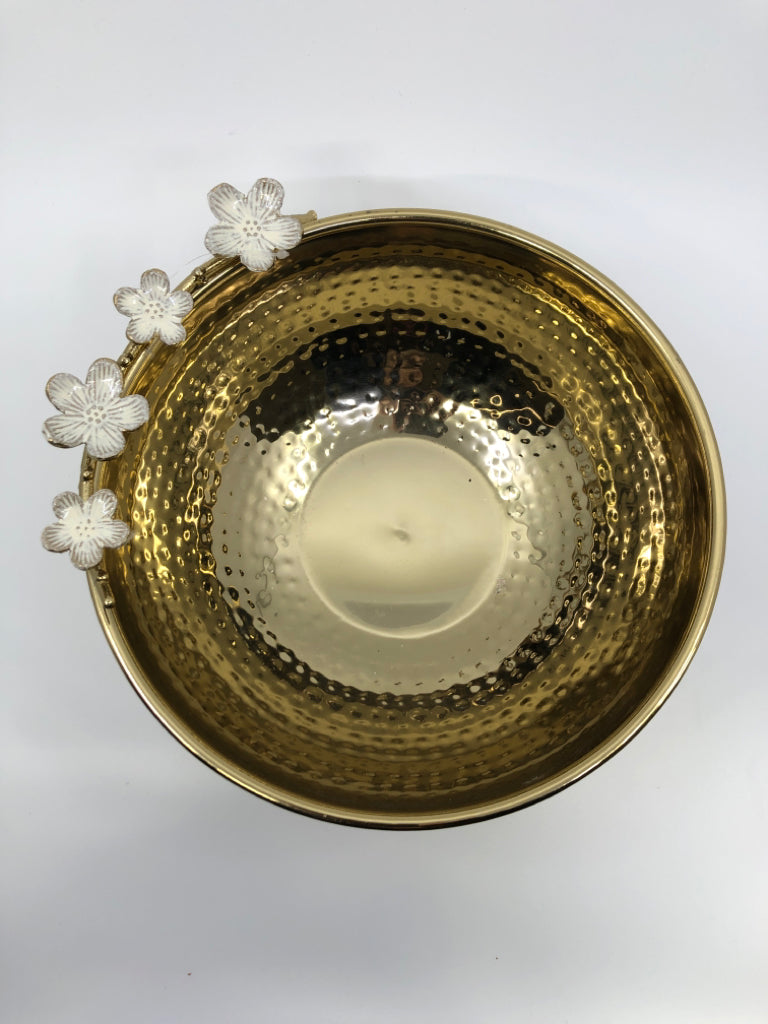 GOLD METAL HAMMERED W/ WHITE FLOWERS ON BRANCH FOOTED BOWL.