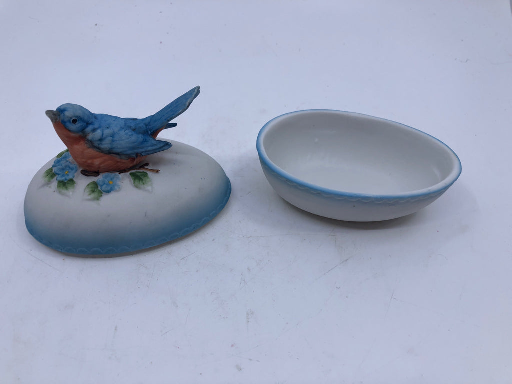 VTG CERAMIC BLUE BIRD EGG TRINKET HOLDER.