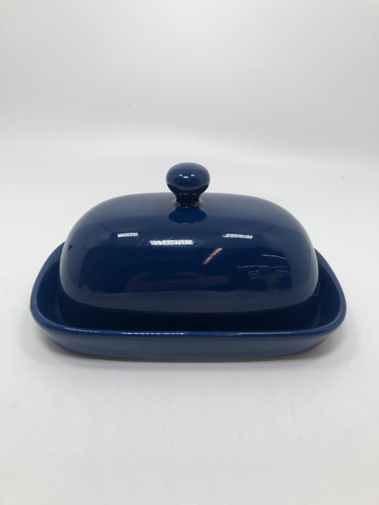 SWEESE BLUE COVERED BUTTER DISH.