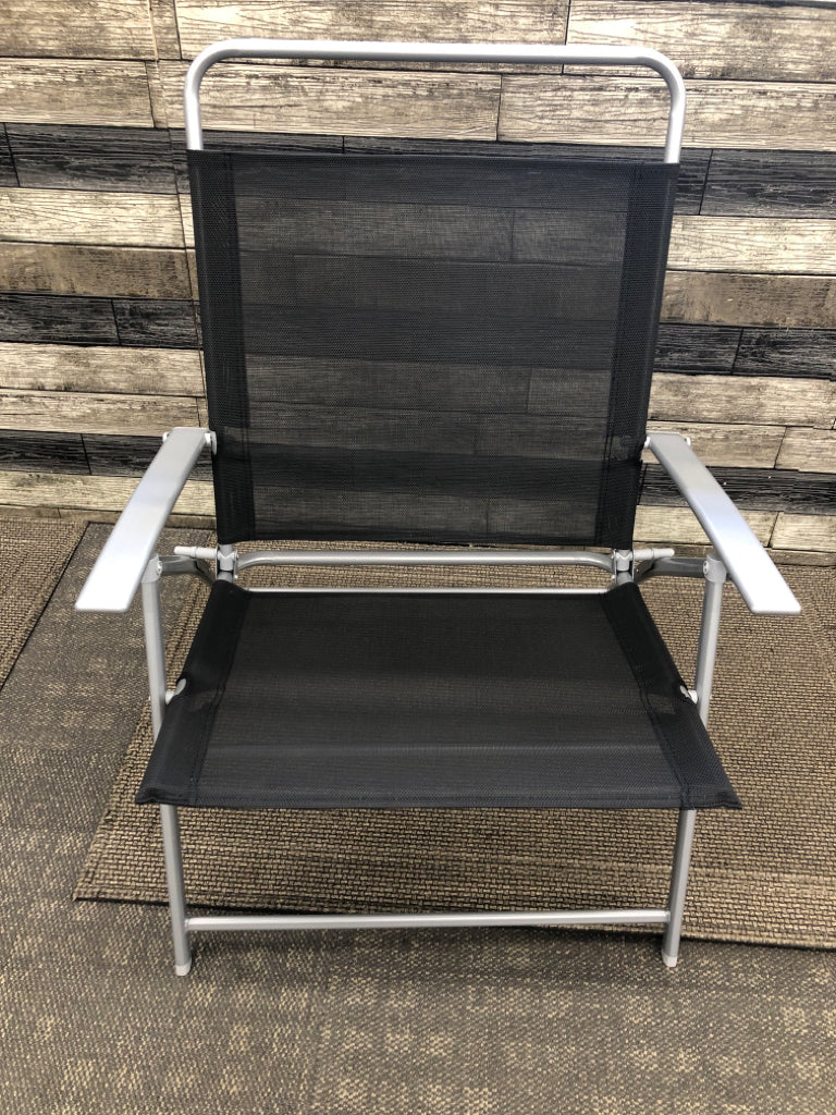 BLACK MESH FOLDING OUTDOOR CHAIR.